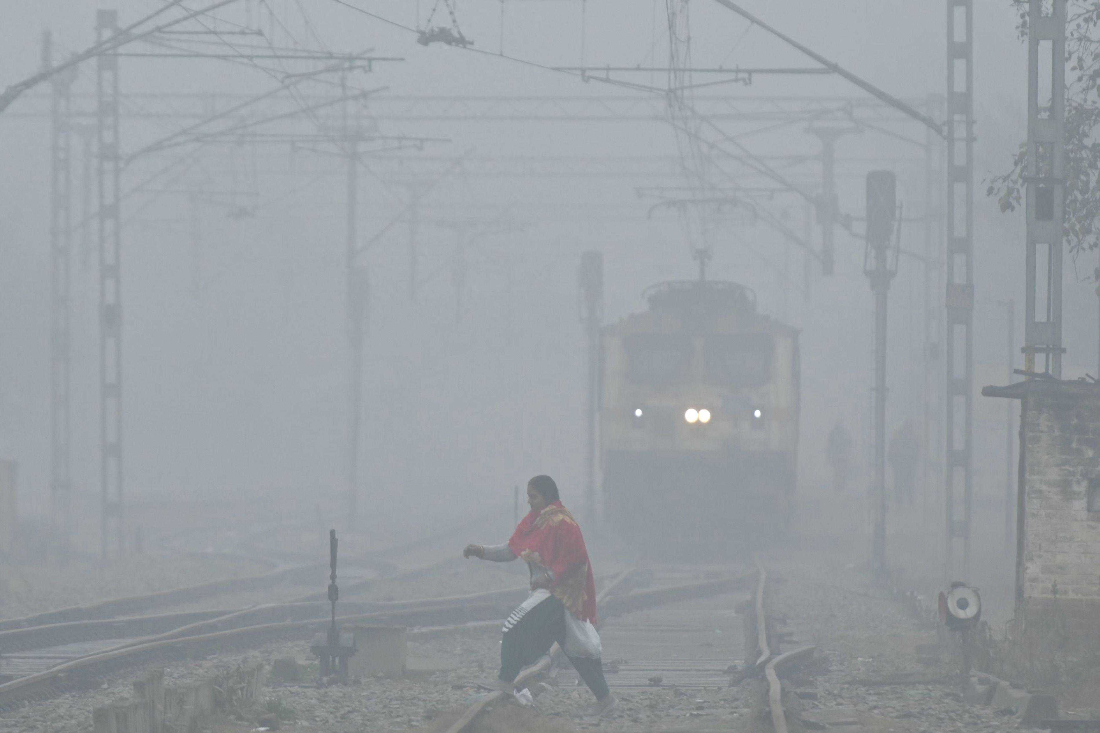 (外代一线)印度遭遇大雾天气
