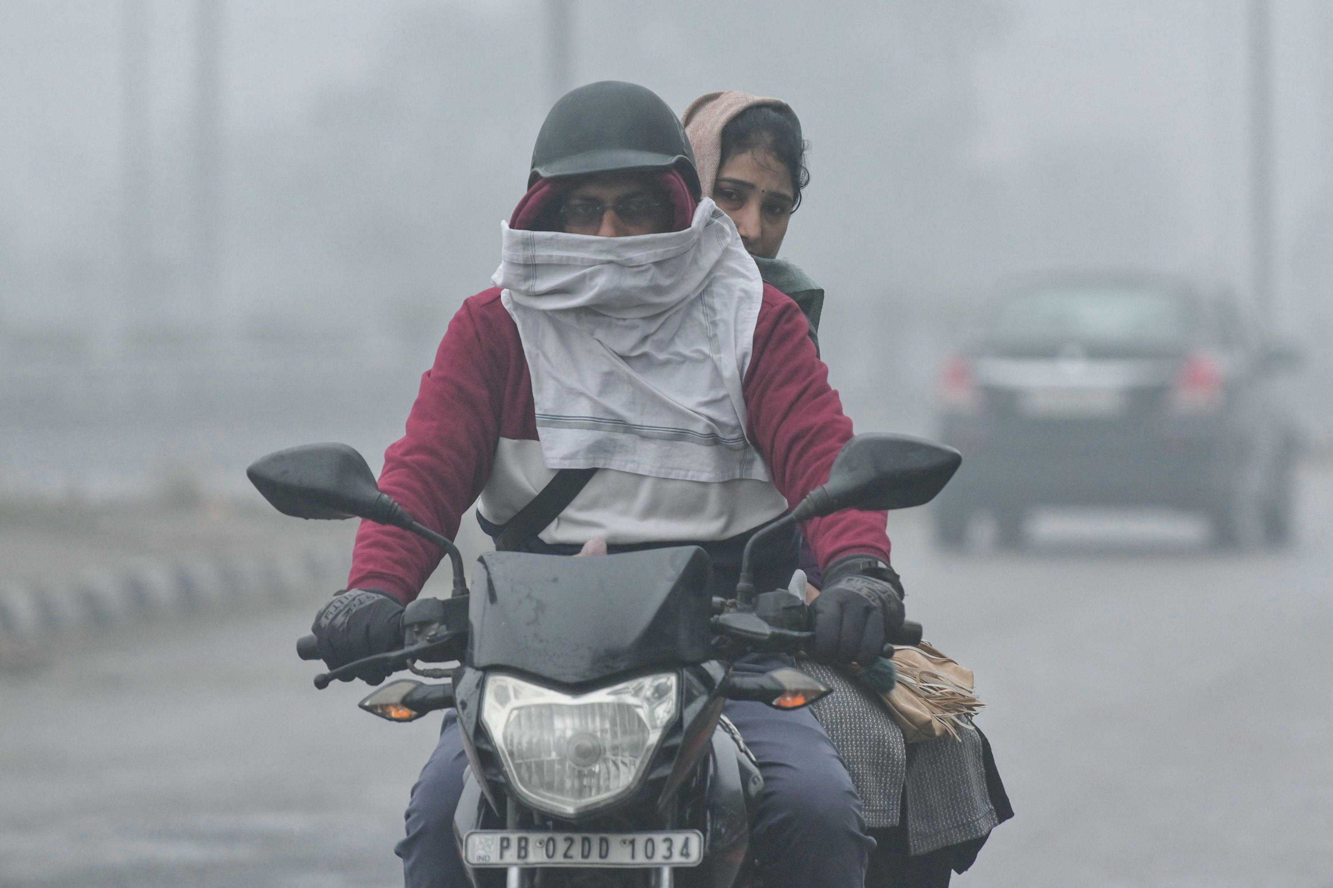 (外代一线)印度遭遇大雾天气